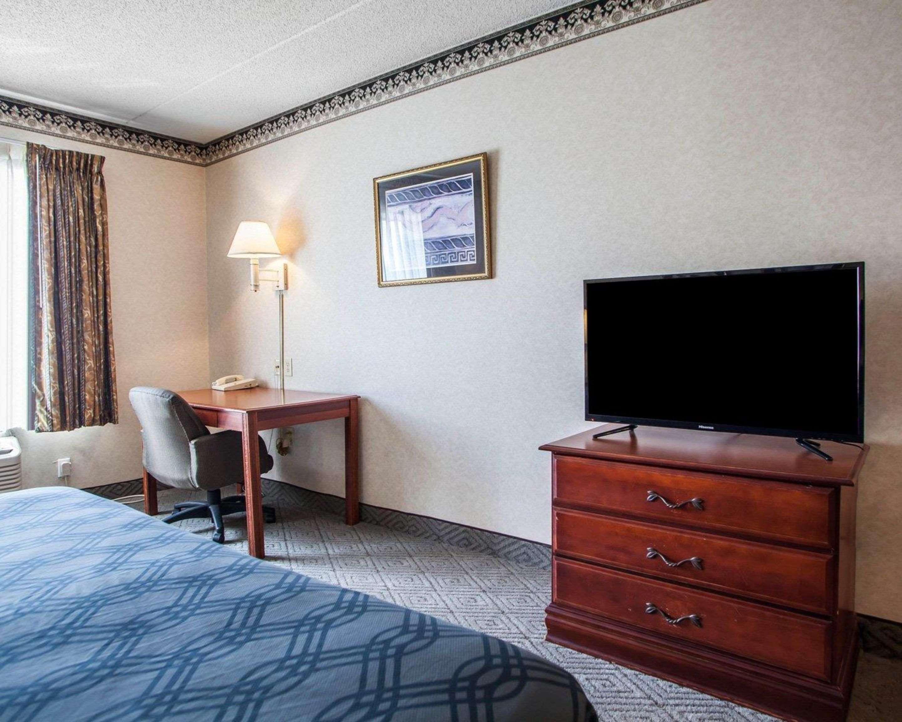 Rodeway Inn & Suites Milwaukee Airport Exterior photo