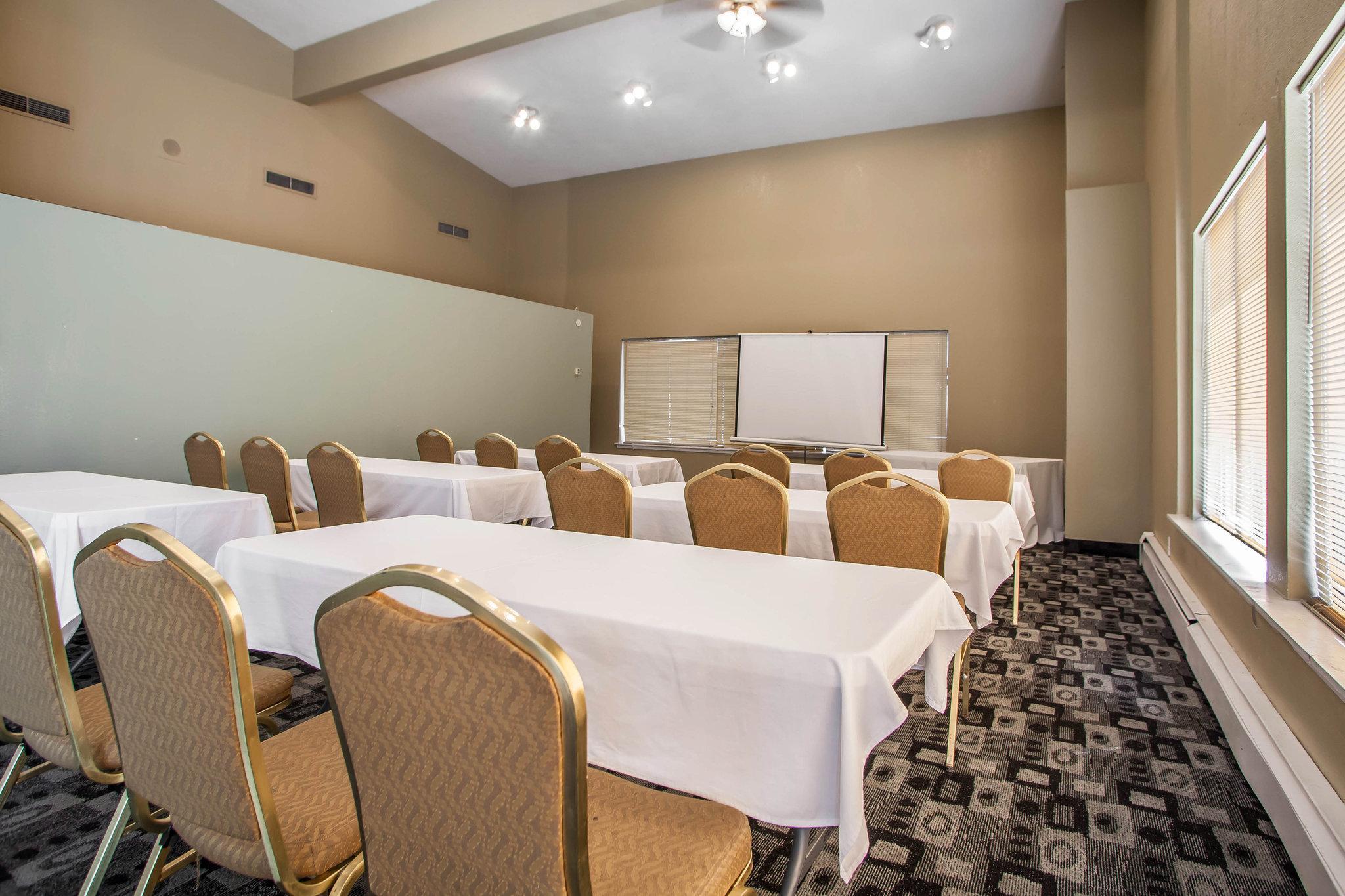Rodeway Inn & Suites Milwaukee Airport Exterior photo
