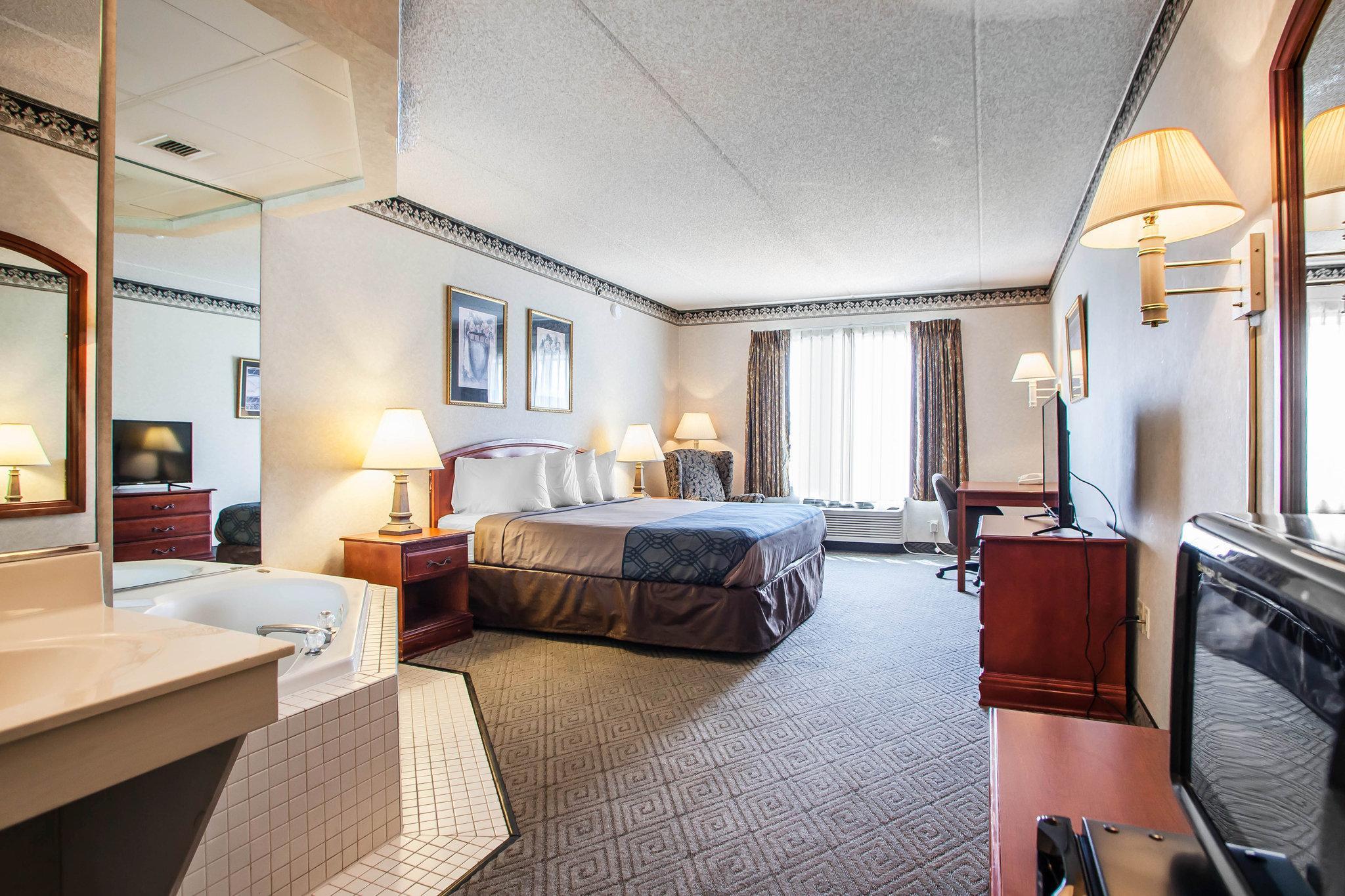 Rodeway Inn & Suites Milwaukee Airport Exterior photo