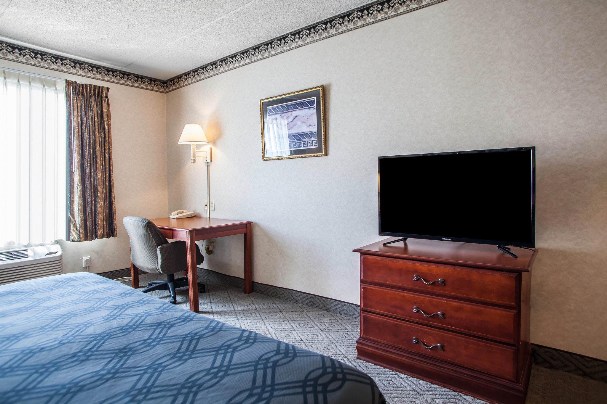 Rodeway Inn & Suites Milwaukee Airport Exterior photo