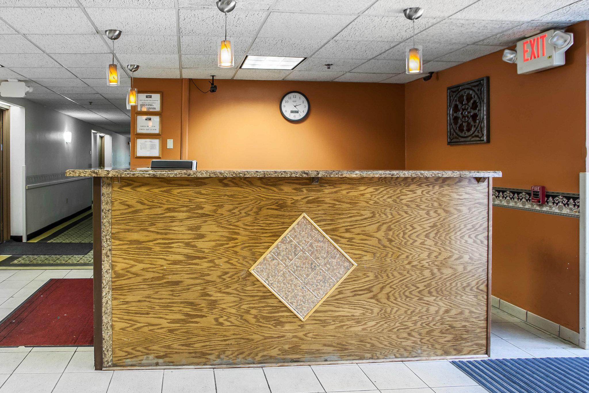 Rodeway Inn & Suites Milwaukee Airport Exterior photo